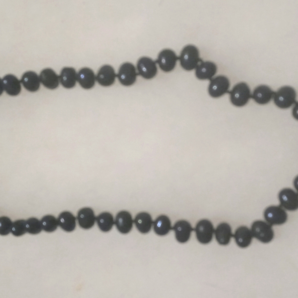 Beautiful 18-in all natural black Tahitian pearls with 14k gold s-shaped hook